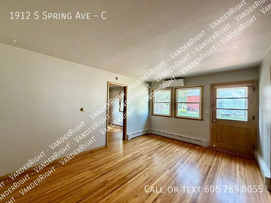 Cozy 1 Bedroom Apartment! — Photo 2