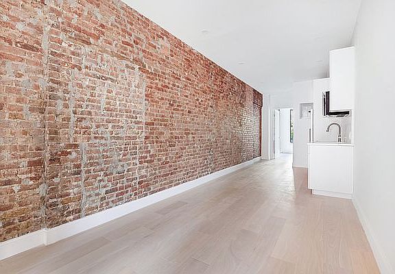2nd image of 627 E 6th St APT 7