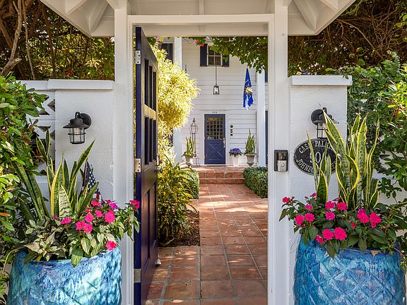 2nd image of 906 Johnson St