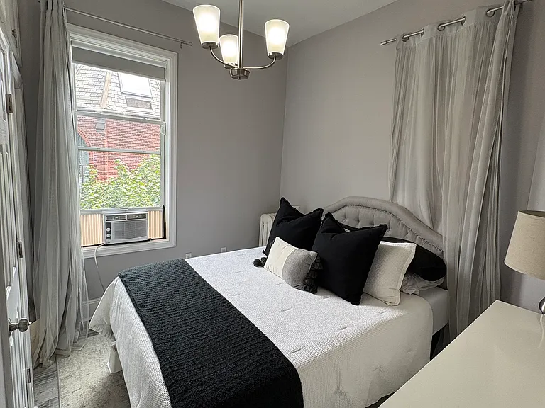 817 Washington St #15 — Photo 6