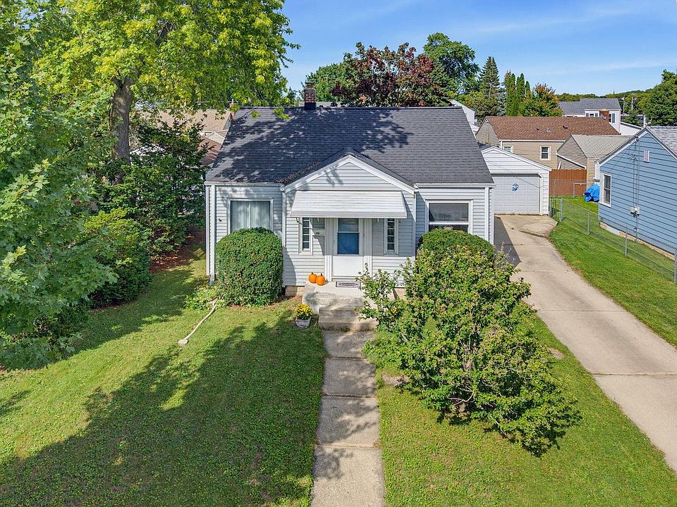 1st image of 325 E Gauer CIRCLE