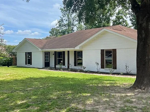 100 Candlelight Ln, Lumberton, TX 77657