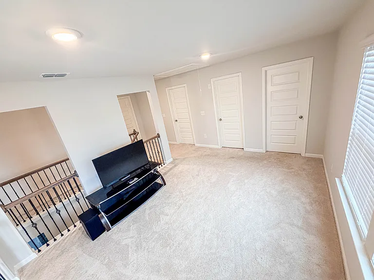 628 Sidney Ct — Photo 68
