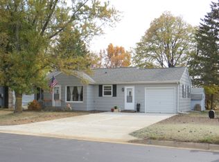 53 6th St, Windom, MN 56101