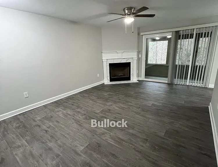 1035 Seasons Pkwy — Photo 5