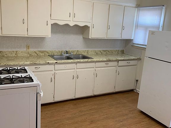 2nd image of 810 S 11th St APT 8