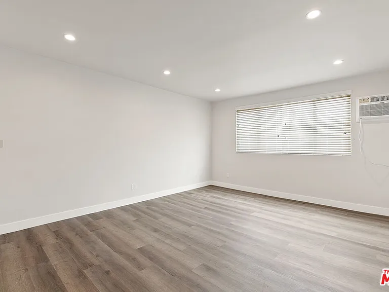 2401 S Sycamore Ave #6 — Photo 10