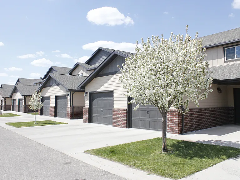 Monument View Townhomes — Photo 2