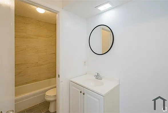 404 SW 26th St #8 — Photo 10