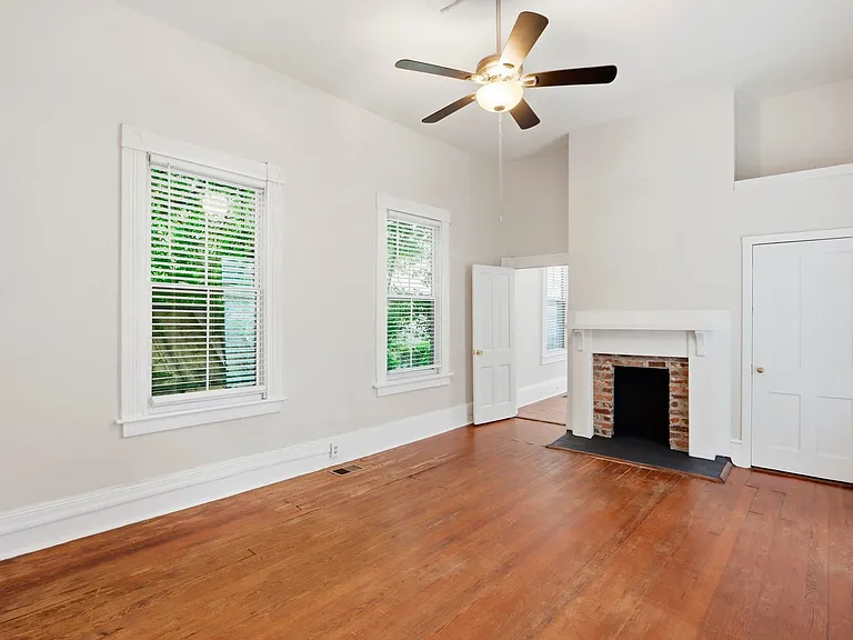 216 E Henry St #A — Photo 11