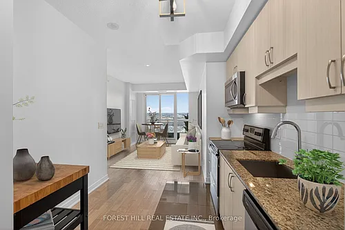 9201 Yonge St Photo 1