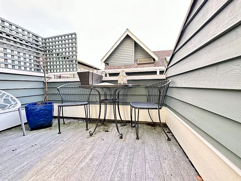 136 W 4th St #D — Photo 4