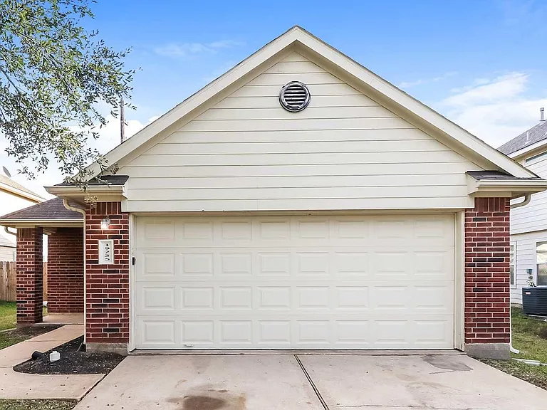 19235 Sandelford Dr — Photo 1