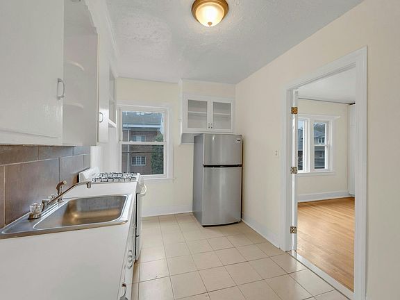 4th image of 53 Circuit Ave Unit 2