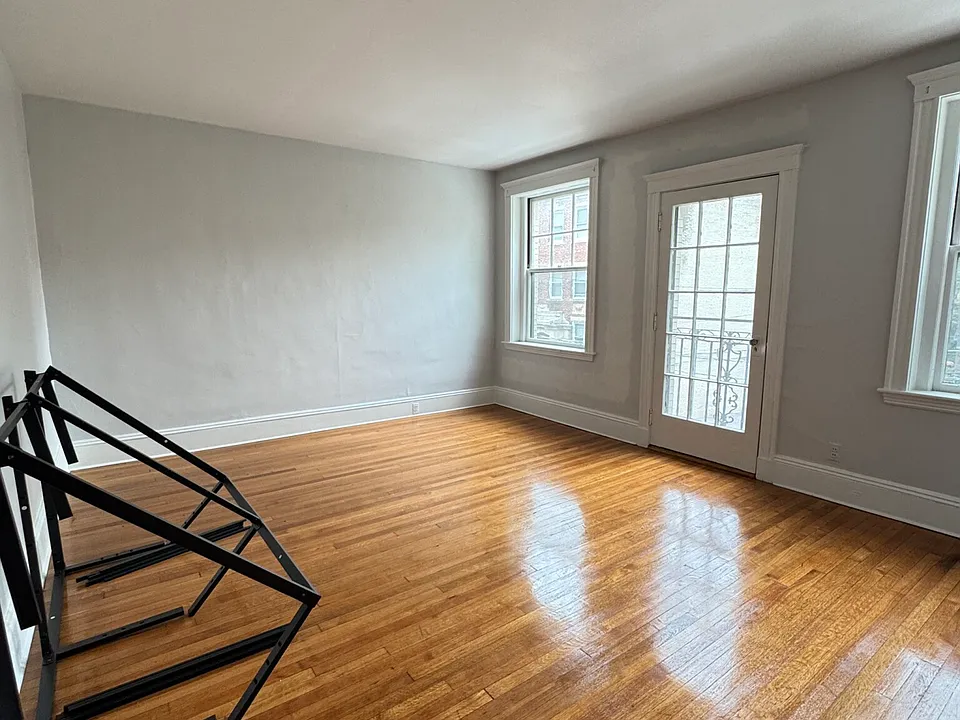 104 Strathmore Rd #2L
