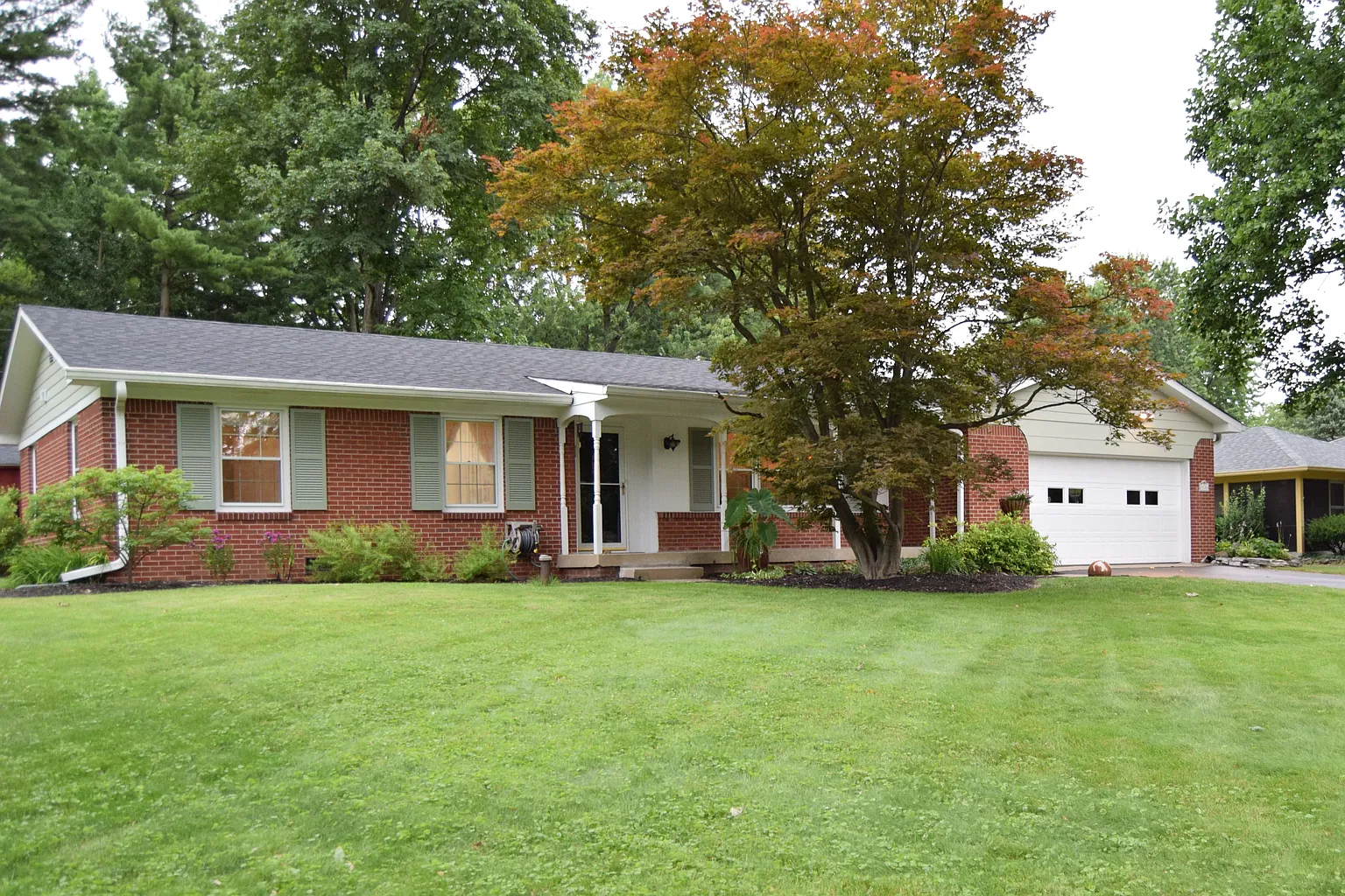 9336 Crestview Dr photo 1