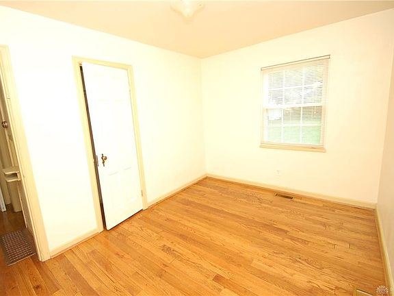 4th image of 424 Claranna Ave