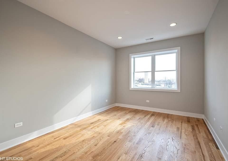 1st image of 4812 W Montrose Ave