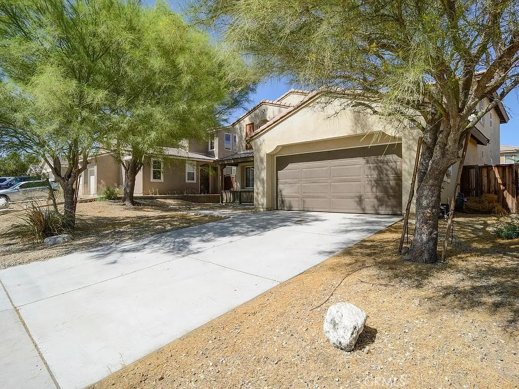 4 bed, 2667 sqft, $2,650 — Photo 2