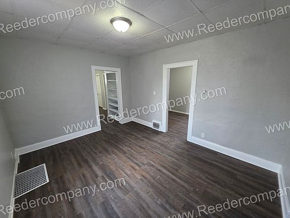 5th image of 4830 Magoun Ave