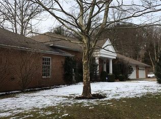 302 Pasadena Dr N, Pittsburgh, PA 15215