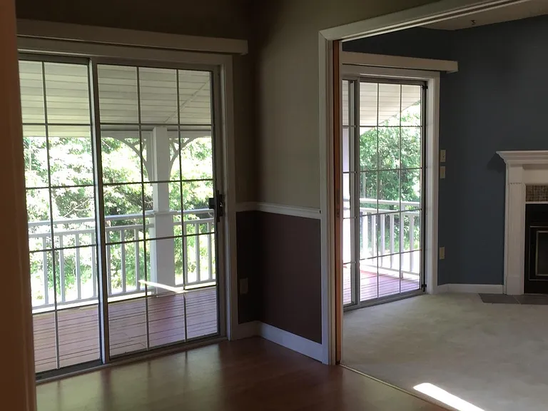 1085 Youngs Rd — Photo 1