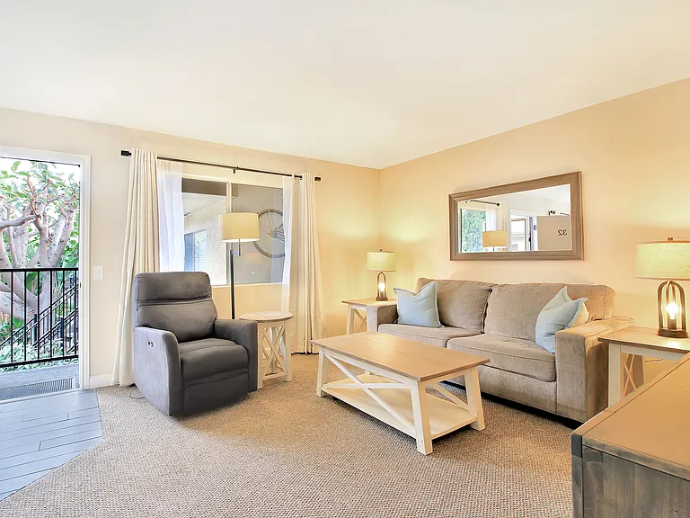 Meadowlark Apartments — Photo 9