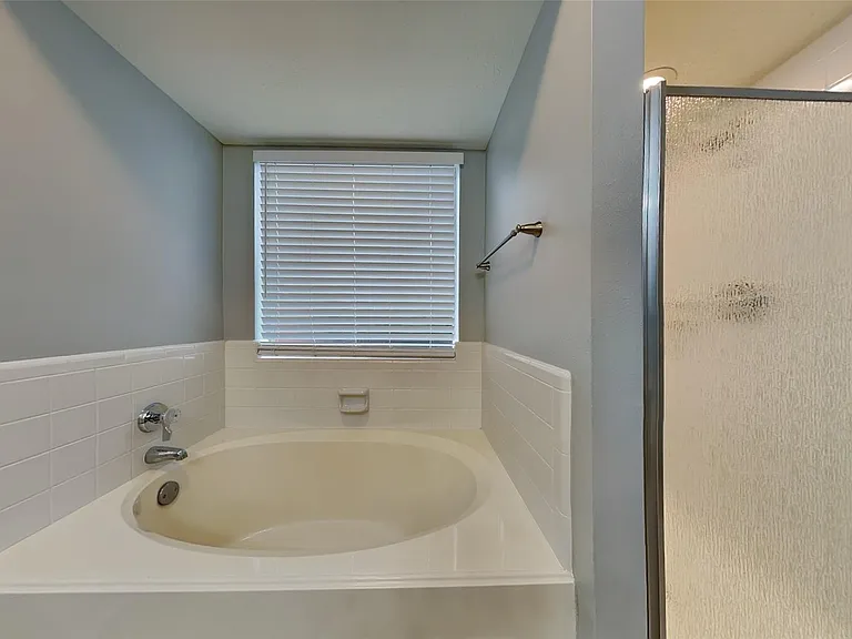26010 Richards Rd — Photo 11