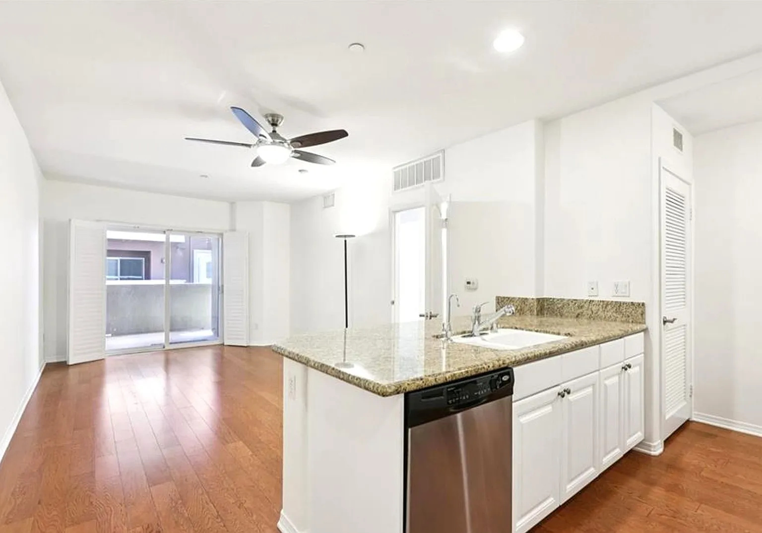 Breakwater Village Beautiful 2-Bedroom, 2-Bath 55+ Condo with A/C & Resort-Style Amenities — Photo 3