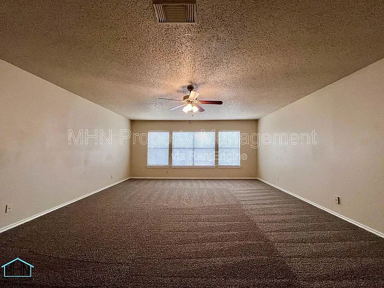 8143 Chestnut Manor Dr — Photo 19