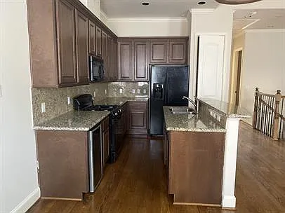 3 bed, 2.5 bath, 1666 sqft, $2,197 — Photo 4