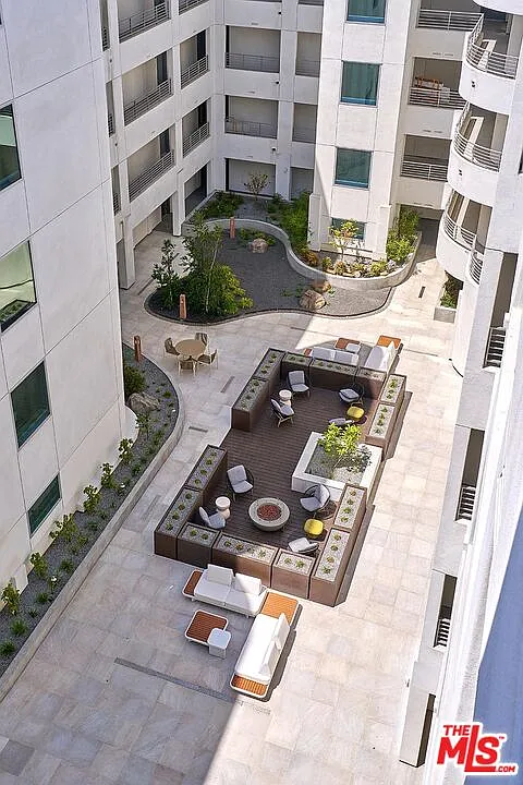 2 bed, 2.0 bath, 1190 sqft, $3,950 — Photo 3
