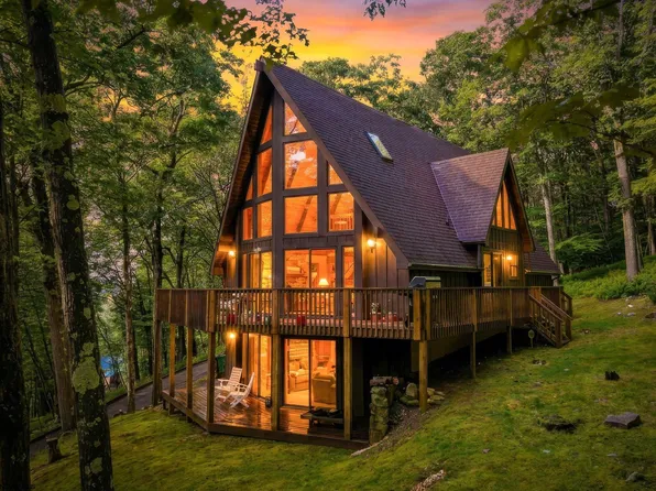332 Daisy Dr, Terra Alta, WV 26764