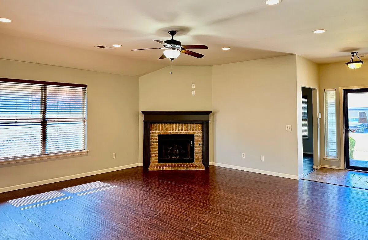 3 bed, 2.0 bath, 1846 sqft, $1,895 — Photo 4