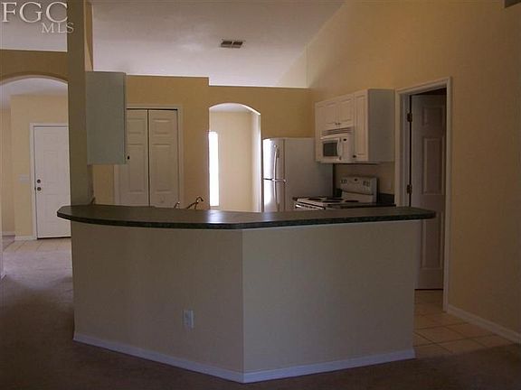 4th image of 410 NE 5th Ter