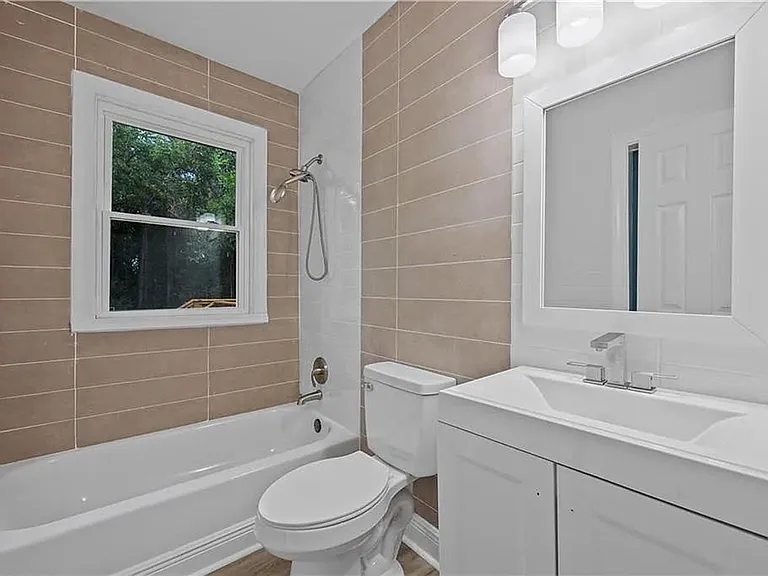 1658 Temple Ave — Photo 22