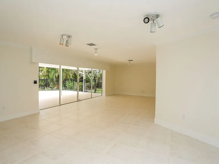 2901 Crayton Rd — Photo 34