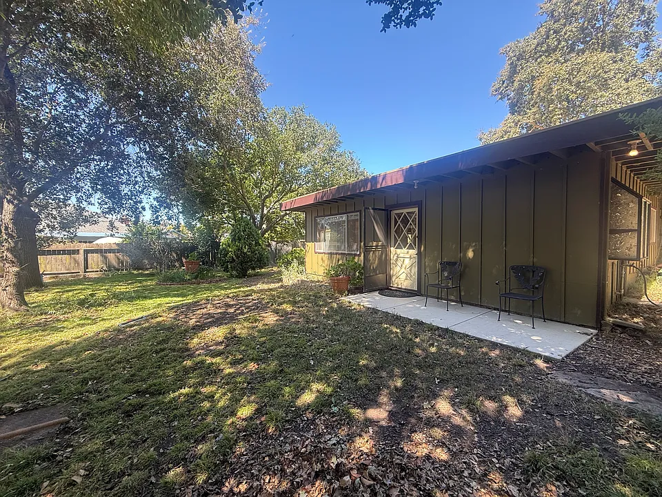 2137 Penny Ln #B