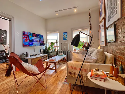 Rented by Dream Space Realty | media 13