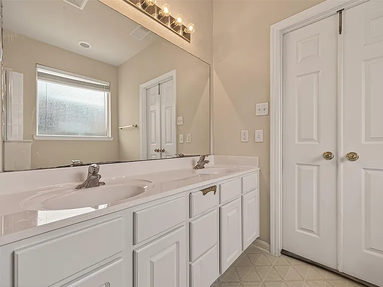 13915 Maleewan Ln — Photo 36