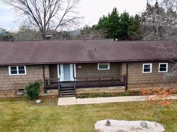 221 Alleghany Dr, McGaheysville, VA 22840