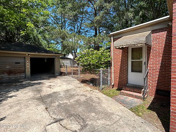 3rd image of 406 Rountree Street W