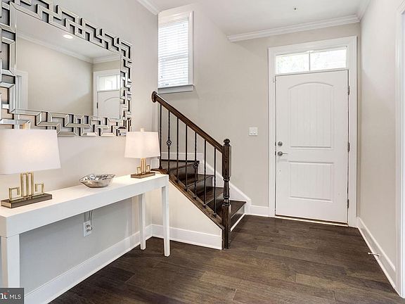 4th image of 427 Crown Park Ave