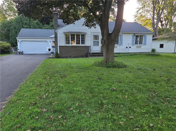111 Hastings Ln, Rochester, NY 14617