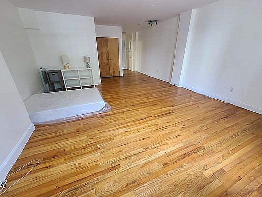 2nd image of 29 Tiffany Pl #1FF
