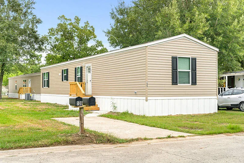 3 bed, 2.0 bath, 1056 sqft, $1,499 — Photo 1