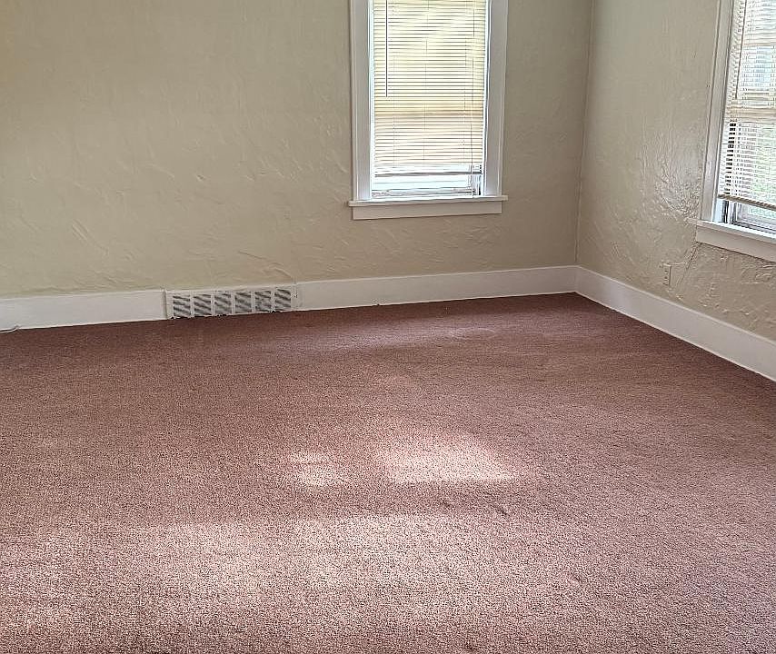 1st image of 3558 Strathavon Rd #2