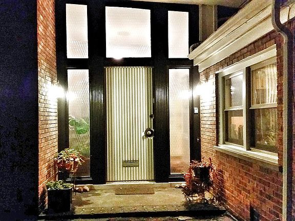 2nd image of 909 Park Ave