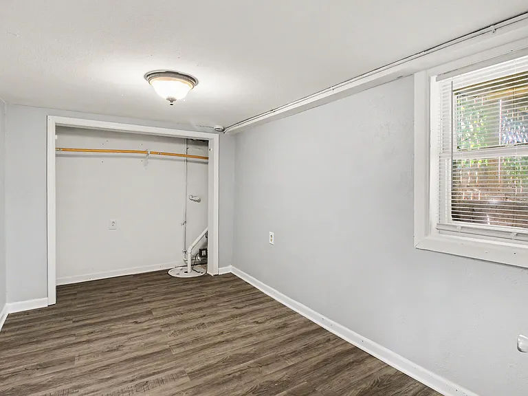 3325 Jefferson St — Photo 10