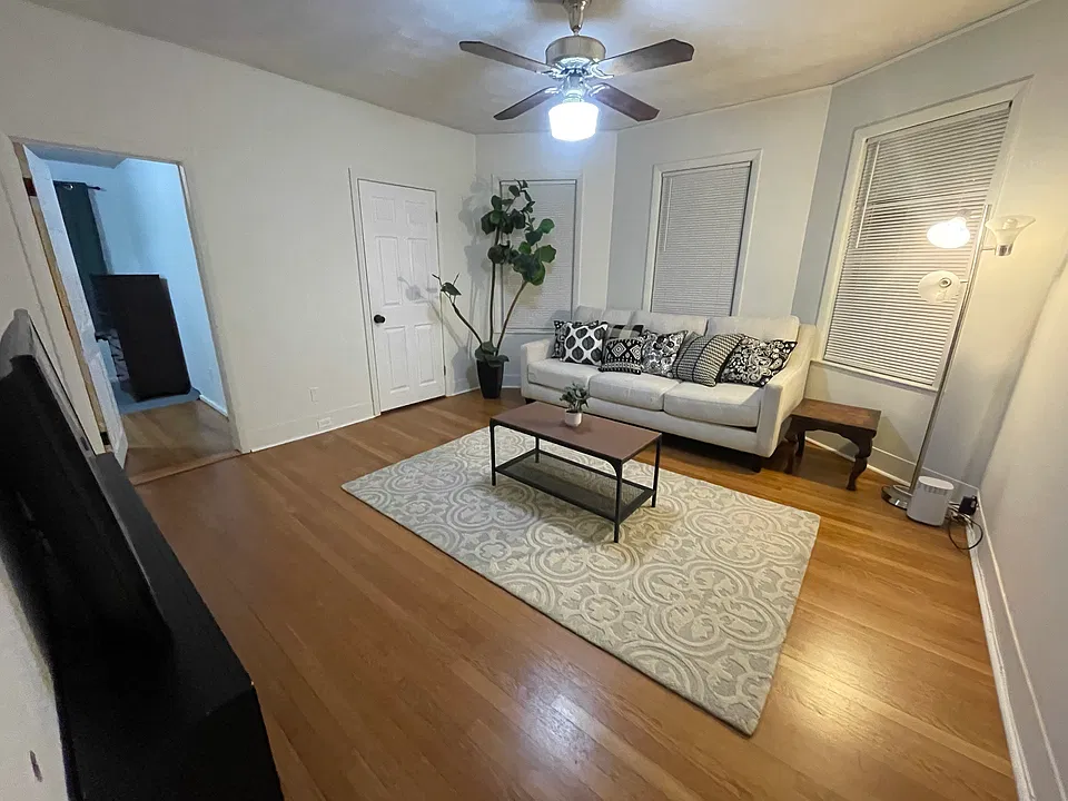 12 E Shelby St #3